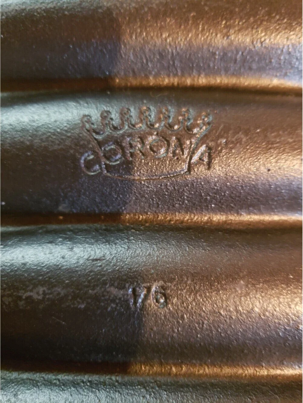 Vintage Corona Cast Iron Corn Cob Cornbread Muffin Pan
